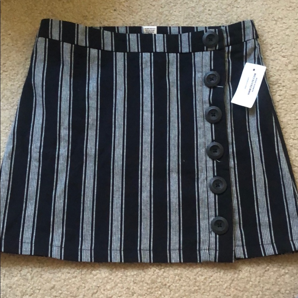 TILLYS SKIRT BRAND NEW